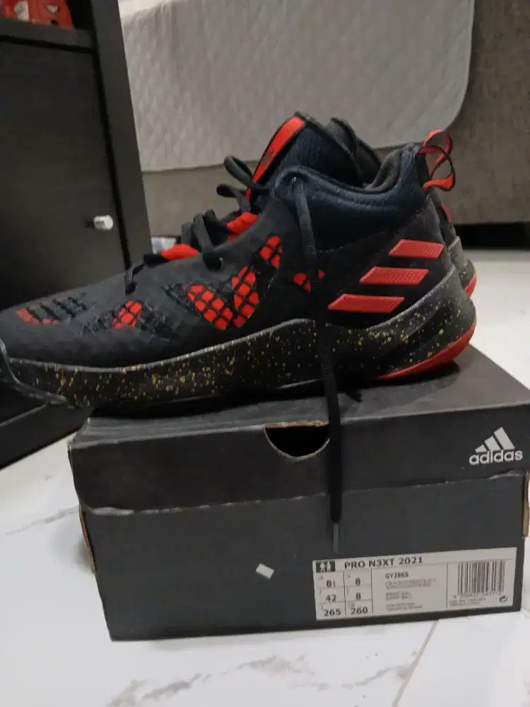 Sepatu basket Adidas original size 42