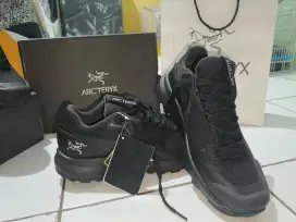 arcteryx hitam outdoor
