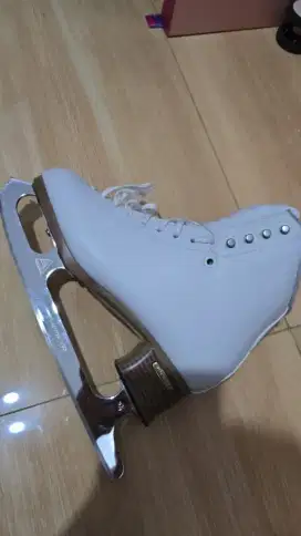 JACKSON FREESTYLE SIZE 7