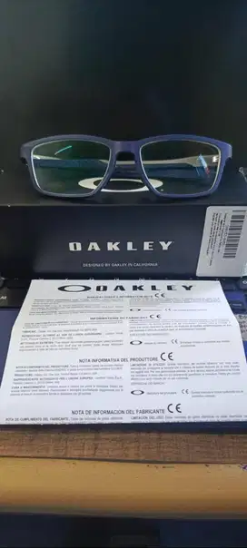 Dijual frame kacamata + lensa merk Oakley original