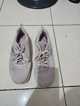 Sepatu skechers