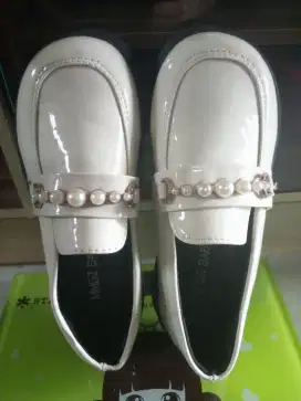 Sepatu anak size 33
