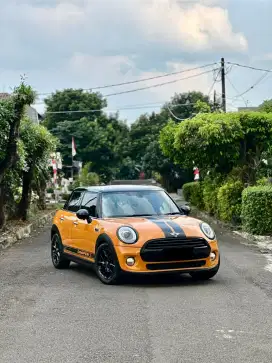 Like New Mini Cooper 5 Doors 2017 FACELIFT Low KM