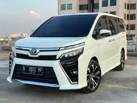 TOYOTA VOXY 2.0 2018 (LOW KM 30 RB )
