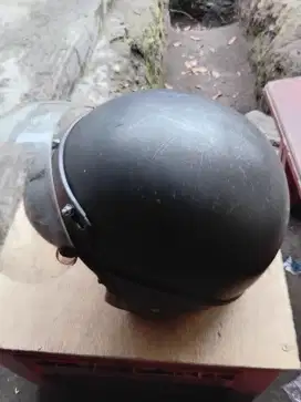 Helm GS hitam model perempuan