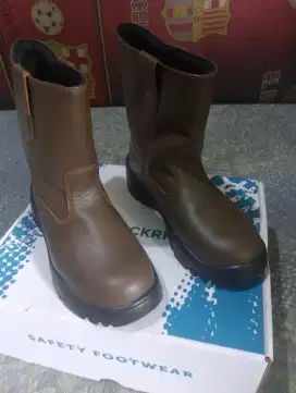 Sepatu safety mumer