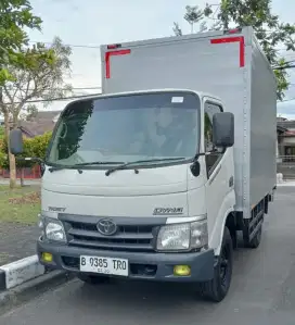13,5 CBM ENGKEL BOX DYNA 2012 JUMBO