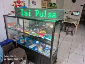 jual etalase yang bagusan pakai karpet sama suda roda