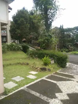Jual villa view luas bagus grand trawas renov dari awal