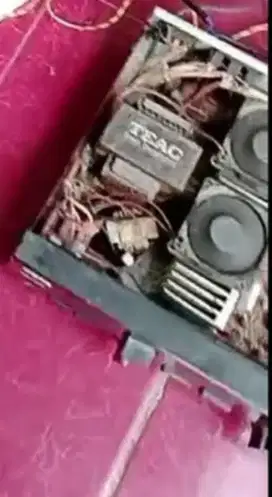 JUAL MURAH 1 AMPLI KONDISI MSH BGS,DIJMIN SUARA NGEBAS GAK SEMBER
