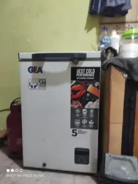 DIJUAL FREEZER FROZEN