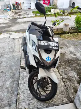Dijual Motor Vario 160 ABS putih