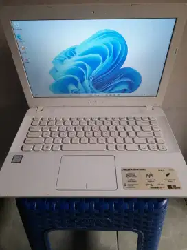 Laptop asus X441U ram8gb ssd 256 normal