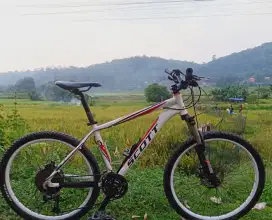 Sepeda gunung Scott aspect