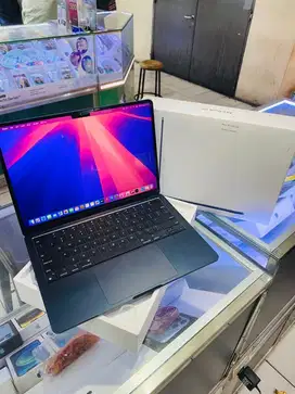 Macbook Air 2022 M3 (13 inch) 16/256GB ibox garansi on Juli 2026