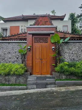 Villa Mewah Full Furnished Kolam Renang dan Pendopo di Gamping Sleman