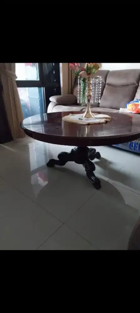 Meja bundar kayu jati antik
