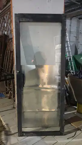 PINTU KACA ALUMUNIUM