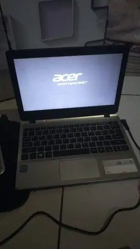 Laptop Acer V5 dan dell mini
