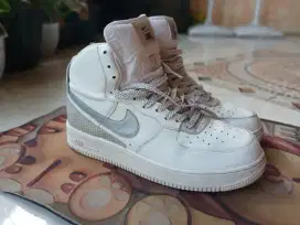 Sepatu bekas kondisi baik