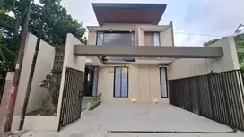 Rumah Mewah 2 Lantai Full Furnished Lokasi Strategis di Maguwoharjo