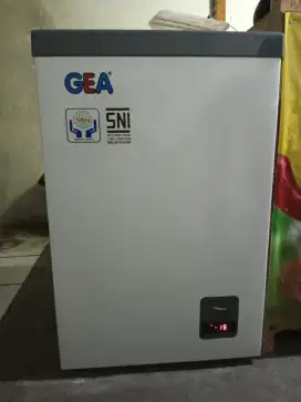 Dijual cepat freezer 100 L