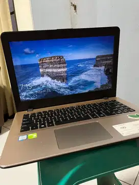 Laptop Asus VivoBook A442U