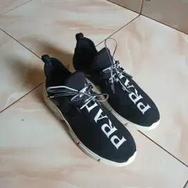 Sepatu Prada second size 39