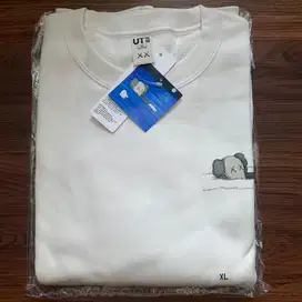 Sweater Uniqlo x Kaws Sweatshirt White - Rare | Original