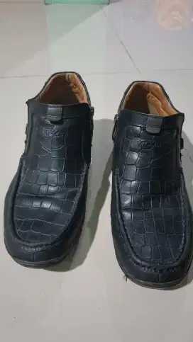 Sepatu kickers size 41 original Second