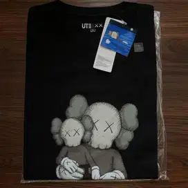 Kaos Uniqlo x Kaws Graphic Black - Original | Rare Item