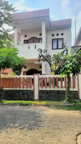 Dijual Rumah Cantik Siap Huni di Taman Laguna Cibubur