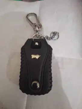 Kunci mobil branded 
Braun buffel warna hitam 
Limited edition 
Barang