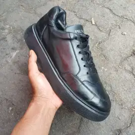 Sepatu pria snakers Prada second size 43