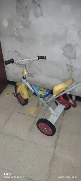Sepeda anak roda 3 bekas masih bagus dipakai