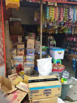 Dibutuhkan Karyawati untuk Jaga Toko Sembako
