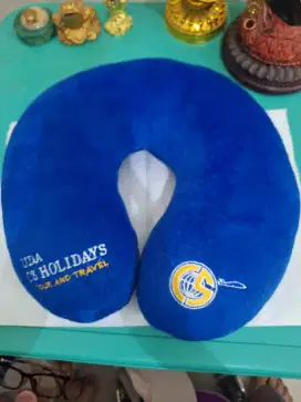 Bantal leher bentuk U 
Buat traveling Warna biru 
Limited edition 
Ba