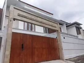 (L17) VILLA MODERN NYAMAN DI MUMBUL