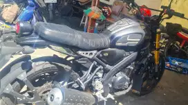 XSR Hitam Plat W