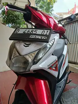 Honda Beat Fi 2015 merah putih orisinil mulus siap pakai
