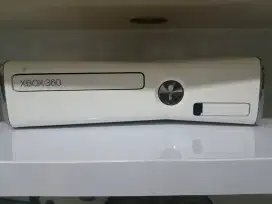 XBOX 360 warna putih super mulus