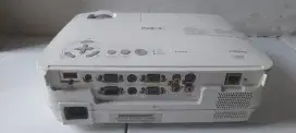 Monggo yg minat proyektor merk NEC V260x kondisi normal
