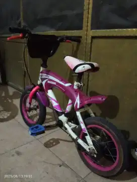 Sepeda anak kecil ukuran 12