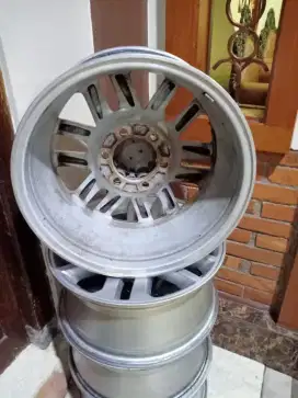 Velg 4. Biji bekas Fortuner r17