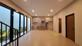 Rumah Baru strategis di tengah kota