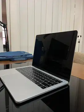 Dijual cepat Macbook Pro 2017 13 inch