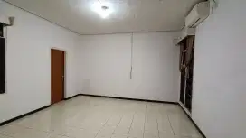 Disewakan rumah 2 lantai di batu indah buah batu