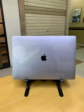 Macbook pro 2018 || intel I7 || 12/256