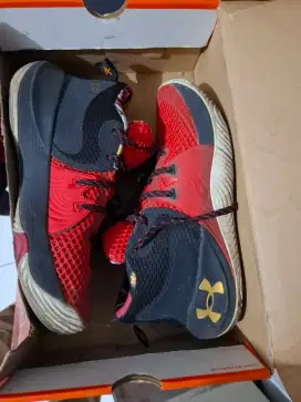Sepatu size 42 merah