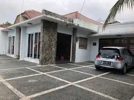 RUMAH SATU LANTAI SIAP HUNI DI LOKASI ELIT DAN STRATEGIS